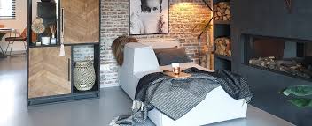 Wij met in totaal 4 linkerhanden. Relaxen In De Woonkamer Op Een Heerlijke Bank Huizedop