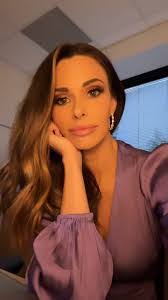 Jennifer Homer's Instagram, Twitter & Facebook