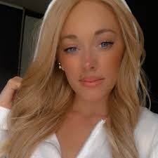 Lisa Theiss's Instagram, Twitter & Facebook