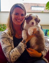 She is the 2015 and 2017 world champion and won silver at the 2016 summer olympics in the 200 metres. Dafne Schippers Verwelkomt Puppy Mexx Foto Bd Nl
