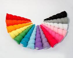 Une Corne De Licorne Sur La Tete Momes Net Corne De Licorne Licorne Serre Tete Licorne