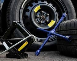 Hình ảnh về Các bước thay lốp dự phòng