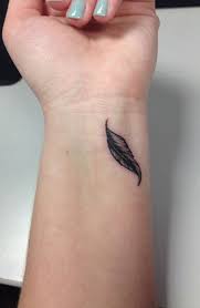Feder bedeutung feder tattoo bedeutung schöne tattoos coole tattoos kleine tattoos tatoo feder feder tattoo handgelenk schwester feder tattoos: 1001 Ideen Und Inspirationen Fur Ein Cooles Feder Tattoo
