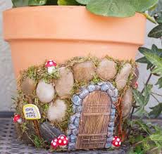 Blumentopf Mit Steinen Bekleben Dekoking Com 5 Diy Feengarten Diy Gartendekoration Diy Gartenbau