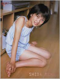 A junior idol (ジュニアアイドル, junia aidoru), also known as a chidol (チャイドル, chaidoru, shortening of the words child idol) or low teen idol (ローティーンアイドル, rōtīn aidoru), is a type of entertainer who is 15 years of age and under, manufactured and marketed for image, attractiveness. Junior Idol Daum 100 Scenarios 150430 How To Make Daum Account Level Up On 100 Idols Are Expected To Be Role Models With Perfect Characteristics