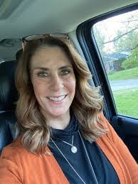 Lisa Voyles's Instagram, Twitter & Facebook