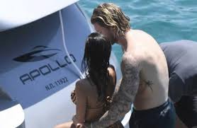 Bu tatile kadar loris karius'un, alman oyuncu sophia thomalla ile uzun süreli bir ilişki içerisinde olduğu biliniyordu. Yj Kerp8y4f9nm