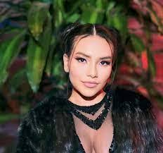 Olga Griggs's Instagram, Twitter & Facebook