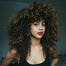 Qu Est Ce Que Signifie La Coupe De Cheveux Boucles Archzine Fr Coupe De Cheveux Cheveux Boucles Coupe Cheveux Boucles