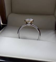 кольцо из белого золота с бриллиантом в 1 карат Firmennoe Kolco Celinni Zoloto 750proby 3 49gr 1 Brilliant Kr57 0 93 Karata 7 11 Diametr 6 5mm Razmer 17 Cena 20 000 Grn Vsego 20 000 Griven