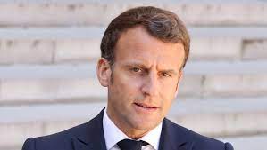 Emmanuel macron a annoncé mercredi soir que les écoles de france resteraient ouvertes pendant la nouvelle période de confinement décrétée à partir de jeudi minuit jusqu'au 1er décembre. Ck25xioj Is17m