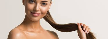 Durante i mesi più caldi, la secrezione ormonale aumenta e accelera la crescita dei capelli, il che . Caduta Dei Capelli E Di Nuovo Autunno Erboristeria L Ortica