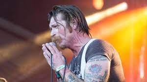 Attentats de paris, un an après: Trois Ans Apres L Attentat Du Bataclan Les Eagles Of Death Metal Adressent Un Message A La France Lci