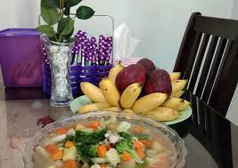 Ceritanya lg bersih2 kulkas tp ad sayur yg tinggal dikit2, d jaman susah ky gini kalo mau buang2 koq sayang ya,, akhirnya bikinlah sayur sop dg bahan2 yg seadanya d kulkas dan jadilah menu untuk buka puasa. Resep Sayur Sop Sederhana Remas Nu
