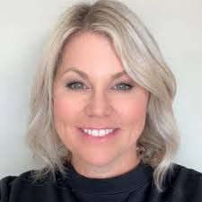 Kelly Deboer's Instagram, Twitter & Facebook