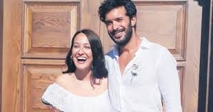 Barış arduç (born 1987) is a turkish television and film actor and director. 6 Yillik Iliskide Mutlu Son Gupse Ozay Ile Baris Arduc Evlendi Son Dakika Magazin Haberleri