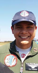 Lucas Pacheco Yoshida. Fumaça #3. Capitão Aviador Ala Esquerda 2080 horas  de voo Piloto de Caça Nasceu em Votuporanga/SP em 1º de setembro de 1987.  Ingressou na Força Aérea em 2004, na