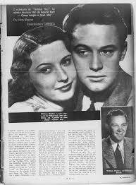 Francisco Alves, num"' retrato proibi- do", em raupa cie banho, e numa foto  ideal. -^Reportagem de F. de Assis Bar