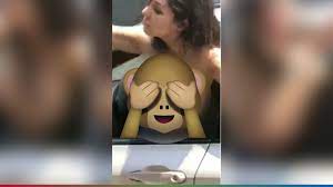 Advertencia, contenido gráfico) Mujer detiene el tráfico y enseña los senos  para que no le toquen el claxon | Video | El Bueno, La Mala y El Feo  Univision radio | Univision