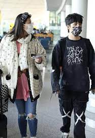 Shi shang zui mei hao de qi dao 世上最美好的祈祷 english tranlation name: Da Zhang Wei Appeared At The Airport His Wife Liu Ying Took All The Luggage Walking Side By Side Without Saying A Word Yqqlm