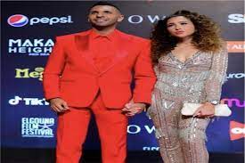 تصدرت مصممة الجرافيك غادة والي محرك البحث جوجل ومواقع التواصل الاجتماعي، خلال الساعات الماضية، وذلك بعد زفافها أمس السبت على الفنان الشاب حسن أبو الروس، حيث تداول رواد مواقع التواصل صور حفل الزفاف. Abixqnicqs0bym