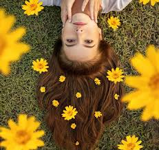 La tendenza caramello è la più amata dalle donne . Sfumature Cannella Per I Capelli Castani Il Trend Moda Autunno 2019