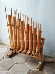 Untuk perkembangan alat musik ini masih dibilang sangat lambang. Distributor Alat Musik Tradisional Angklung Lampung Madaniah