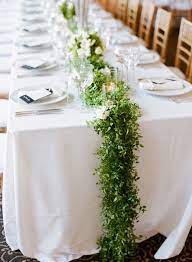 epingle par audrey bourdelais sur wedding mariage vegetal chemin de table mariage deco eglise mariage