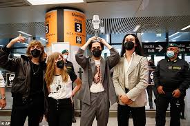 Damiano david of maneskin was asked at a news conference whether he had snorted cocaine allegations of drug use grew on social media after maneskin's damiano david appeared to bend. 5laok3 Jq8dxqm