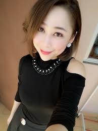 6年前比较瘦现在上了中年变肉肉了😁😁