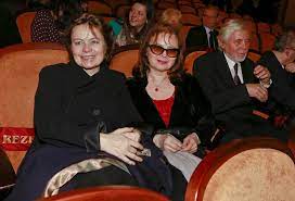 Libuše šafránková dosáhla nesmírné popularity především tím, jak ztvárnila roli popelky homepage německého deníku bild po úmrtí libuše šafránkové. Prokleti Nemocne Libusky Safrankove Podivna Umrti V Jeji Rodine Ahaonline Cz