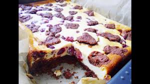 Denn immer nur heißen kakao aus all den schokoladenresten zuzubereiten, wird auch irgendwann langweilig… ich habe unsere nikoläuse und hasen heute einfach 'mal in kleine stücke gebrochen und in meinen kuchenteig gegeben und diese entscheidung. Rezept Kase Schokokuchen Mit Kirschen Vorsicht Suchtgefahr Youtube