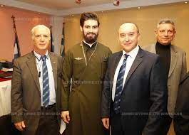 Αρνήθηκε να κοινωνήσει παιδιά με αναπηρία. Enas Stratiwtikos Iereas Komanto