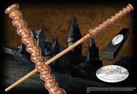 Il agit aussi comme mentor auprès. Arthur Weasley Wand The Noble Collection Harry Potter Nn8212