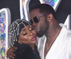 Ashley Graham straciła zęba! Nie ma „jedynki” przez własną mamę! [WIDEO]