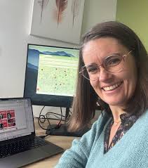 1 an déjà… Le 31 mars 2024, je quittais mon poste chez AGIR. Une  entreprise, un réseau, qui m'a fait grandir pendant presque 15 ans. La  grande famille du bâtiment, de la