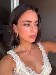 Beatriz Calderon's Instagram, Twitter & Facebook