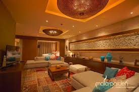 A Mala Garden Superior Hotel Masodik Legnagyobb Lakosztalya Tagas Terekkel Es Baratsagos Hangulatu Keleti Jelleggel Rendelkezik A Home Decor Hotel Decor