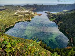 Como todas as histórias de princesas, queria o rei que ela casasse com um príncipe, de melhores famílias, etc. Lagoa Das Sete Cidades Ilha De Sao Miguel Acores Fotos E Videos