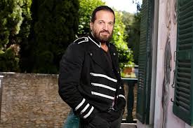 #tpmp présenté par @cyrilhanouna (@h2oprodoff), du lundi au vendredi à 19h10 sur @c8tv. En Colere Francis Lalanne Fait Un Scandale Dans Tpmp Et Menace De Quitter L Emission
