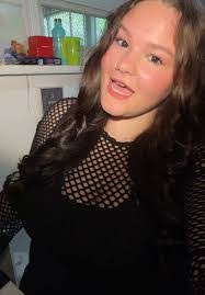 Danielle Pendleton's Instagram, Twitter & Facebook