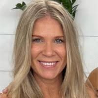 Lauren Hoag's Instagram, Twitter & Facebook