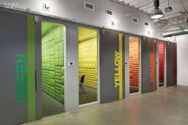 That S Entertainment California And Nyc Companies Shine Spotlight On Design Office Interior Design Office Interiors Office Design