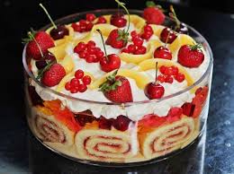 Perfect pairings include soup, jam and watermelon. Schnelle Und Leckere Torte Mit Roll Kuchen Und Fruchten Als Idee Fur Party Essen Und Einfache Nachttische Freshouse