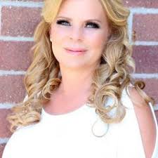 Anne Deleo's Instagram, Twitter & Facebook