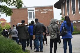 Damit steigt die gesamtzahl der positiv auf corona getesteten personen auf 4.530, insgesamt verstarben hier 124 menschen an oder mit corona. Caritas News Zur Corona Krise