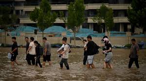 Les inondations provoquées par des pluies torrentielles paralysent de grandes parties du sud de la chine, affectant des millions de personnes dans 9 province. M7u4b6mcawbawm