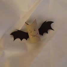 Fledermaus Aus Klopapierrolle Halloween Deko Halloween Deko Basteln Klorollen Basteln Und Halloween Deko