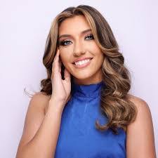 Sarah Moody's Instagram, Twitter & Facebook