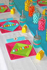 decouvrir la decoration de table anniversaire en 50 images decoration table anniversaire table anniversaire decoration anniversaire
